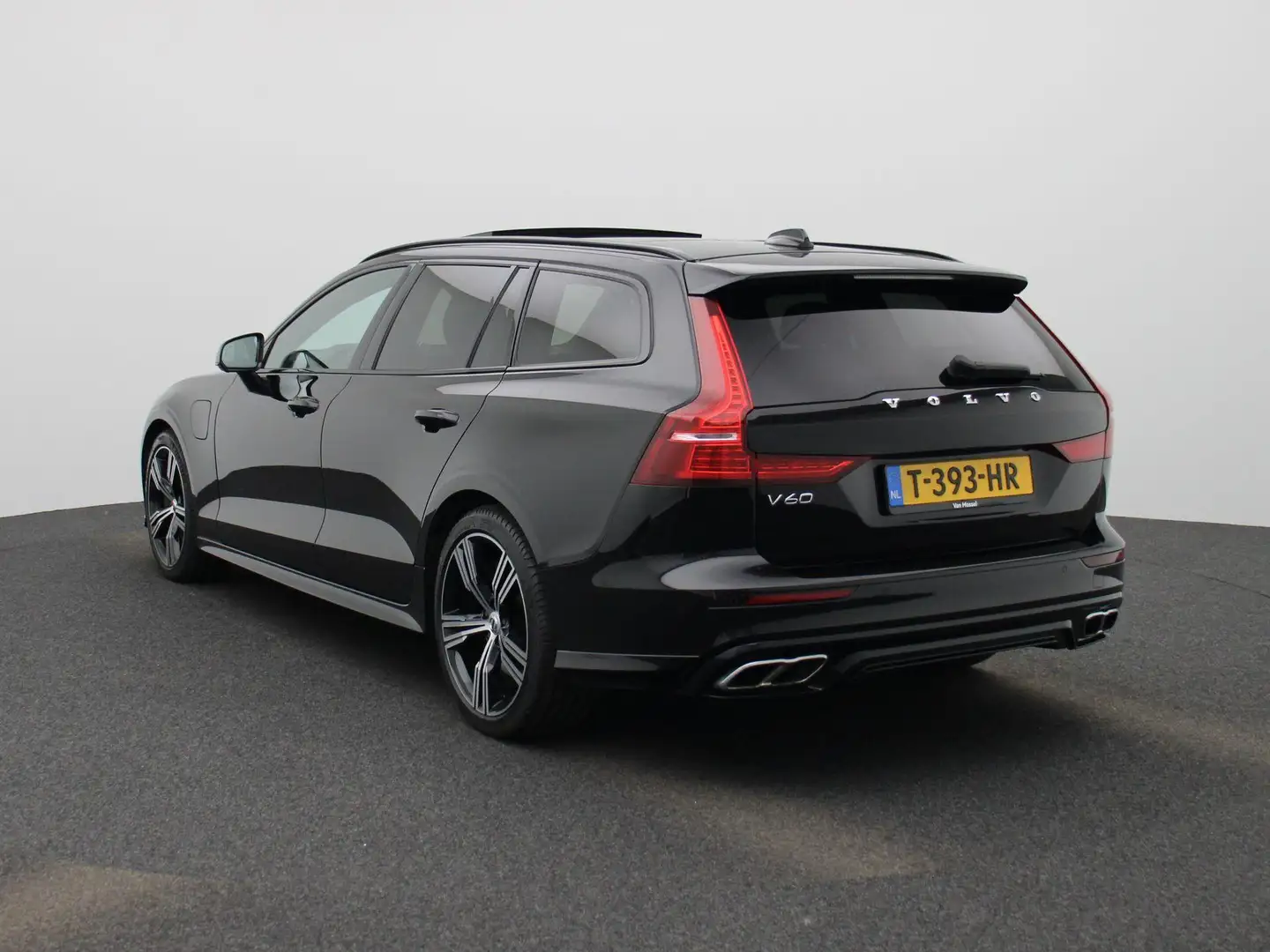 Volvo V60 2.0 T8 Twin Engine AWD Inscription | Climate Contr Zwart - 2