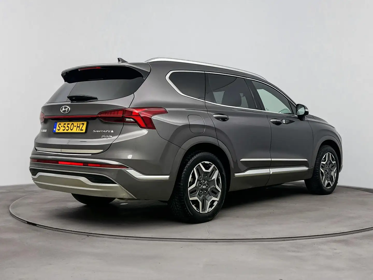 Hyundai SANTA FE 1.6 T-GDI PHEV Premium Plus Sky Grijs - 2