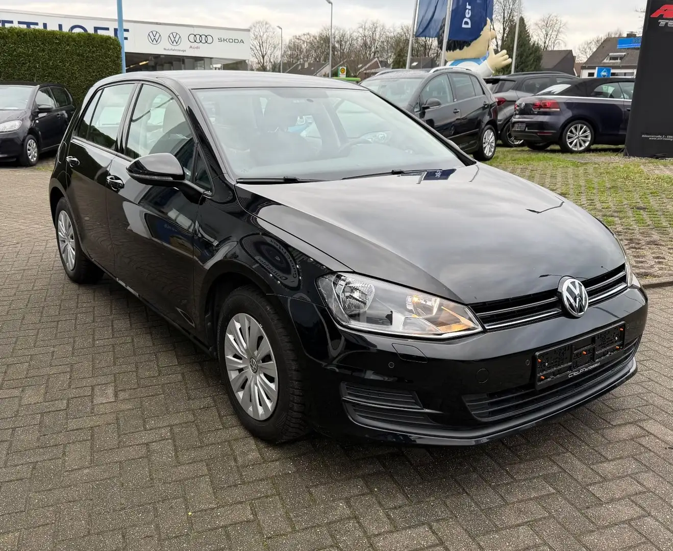 Volkswagen Golf VII Lim. Trendline BMT Zwart - 2
