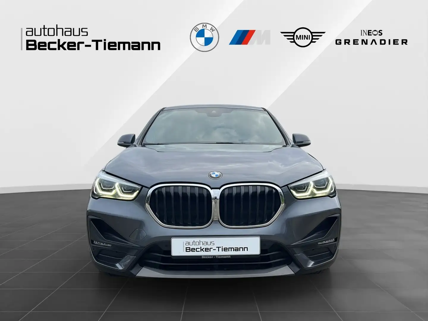 BMW X1 sDrive18d Automatik/Navi/AHK/Kamera/LED/Tempomat/P Grau - 2