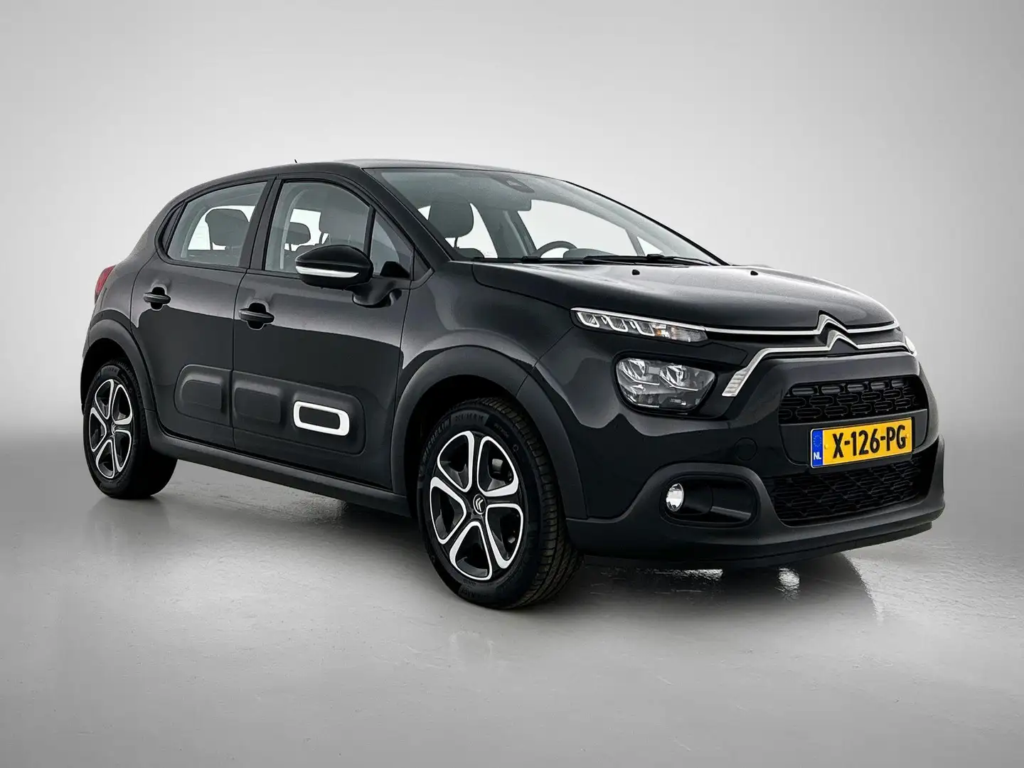 Citroen C3 1.2 PureTech Plus | Climate Control | Navigatie | Zwart - 2