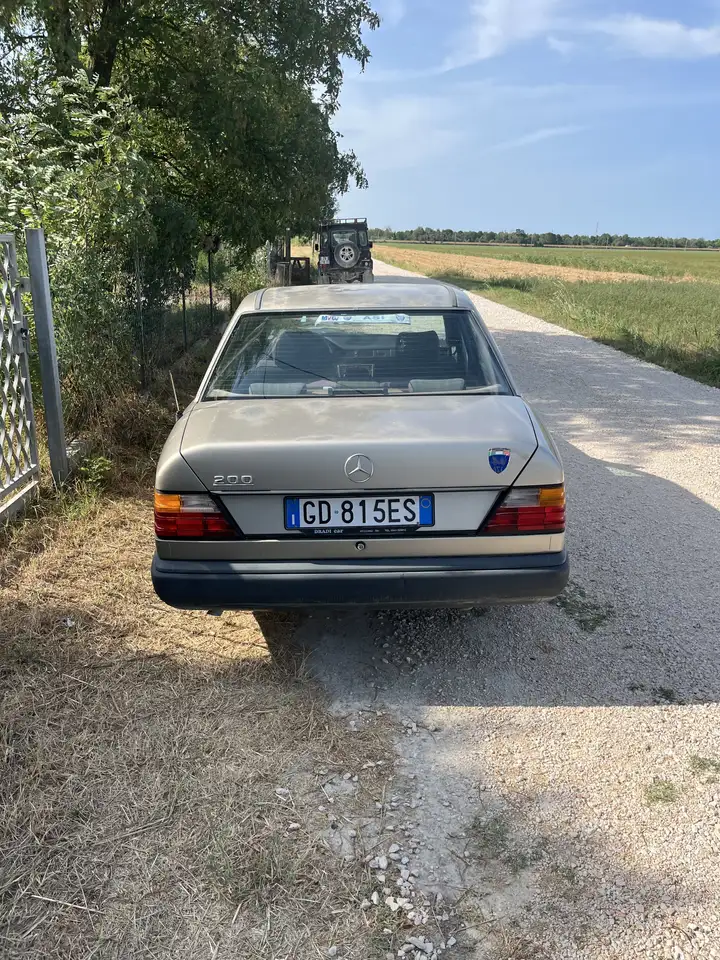 Mercedes-Benz 200 base, foto 2