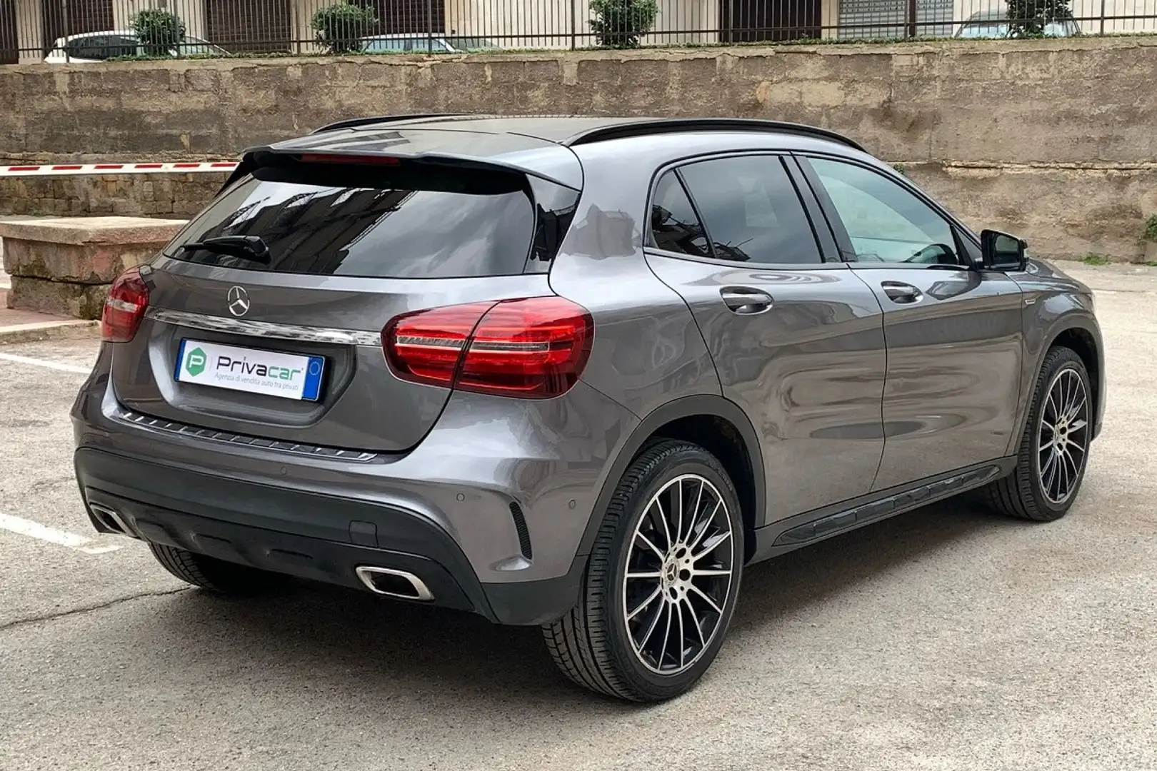 Mercedes-Benz GLA 200 d Premium 4matic auto - 2