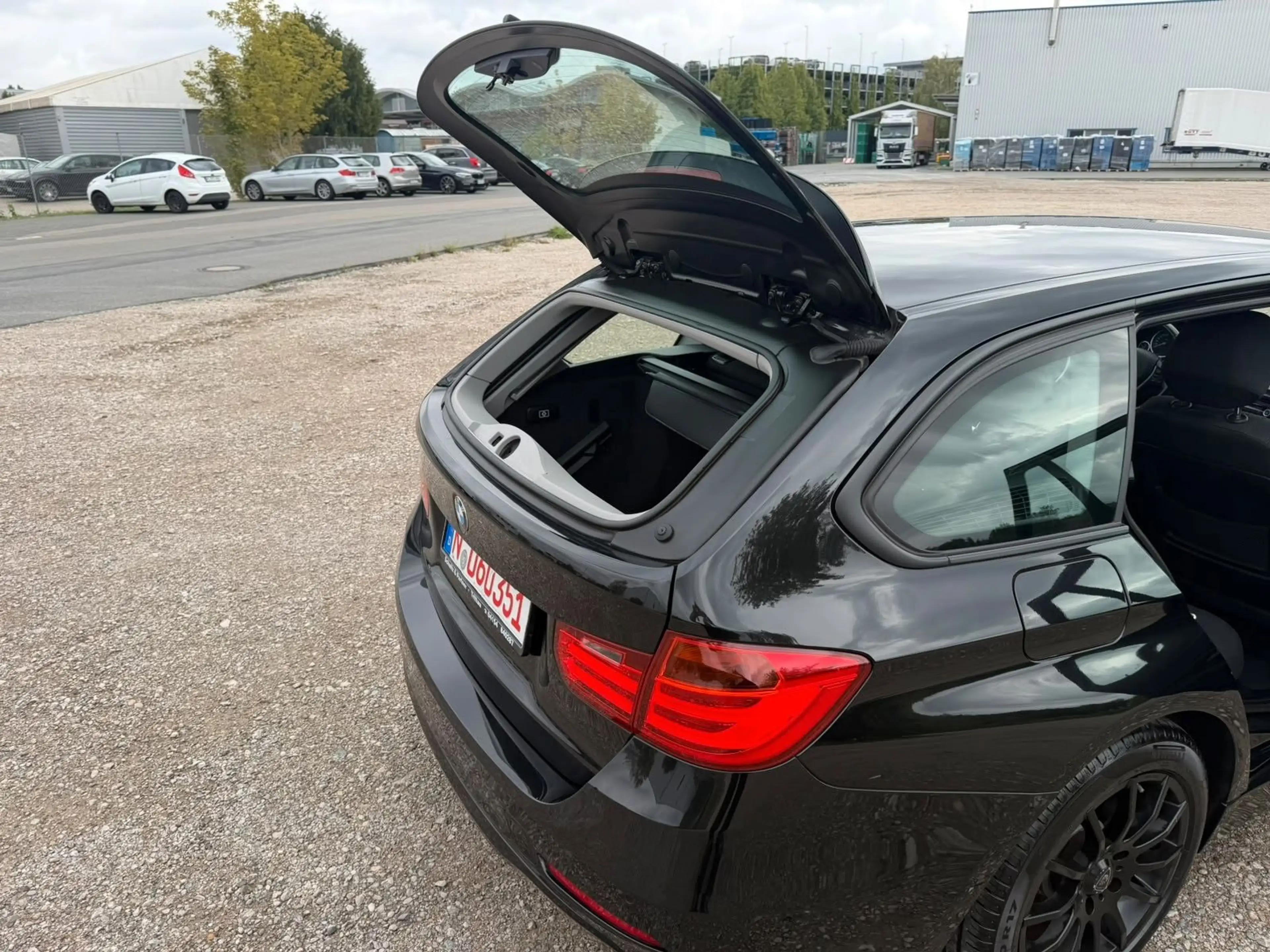 BMW 325 d Touring Sportpaket* 8 Fach* — photo 12