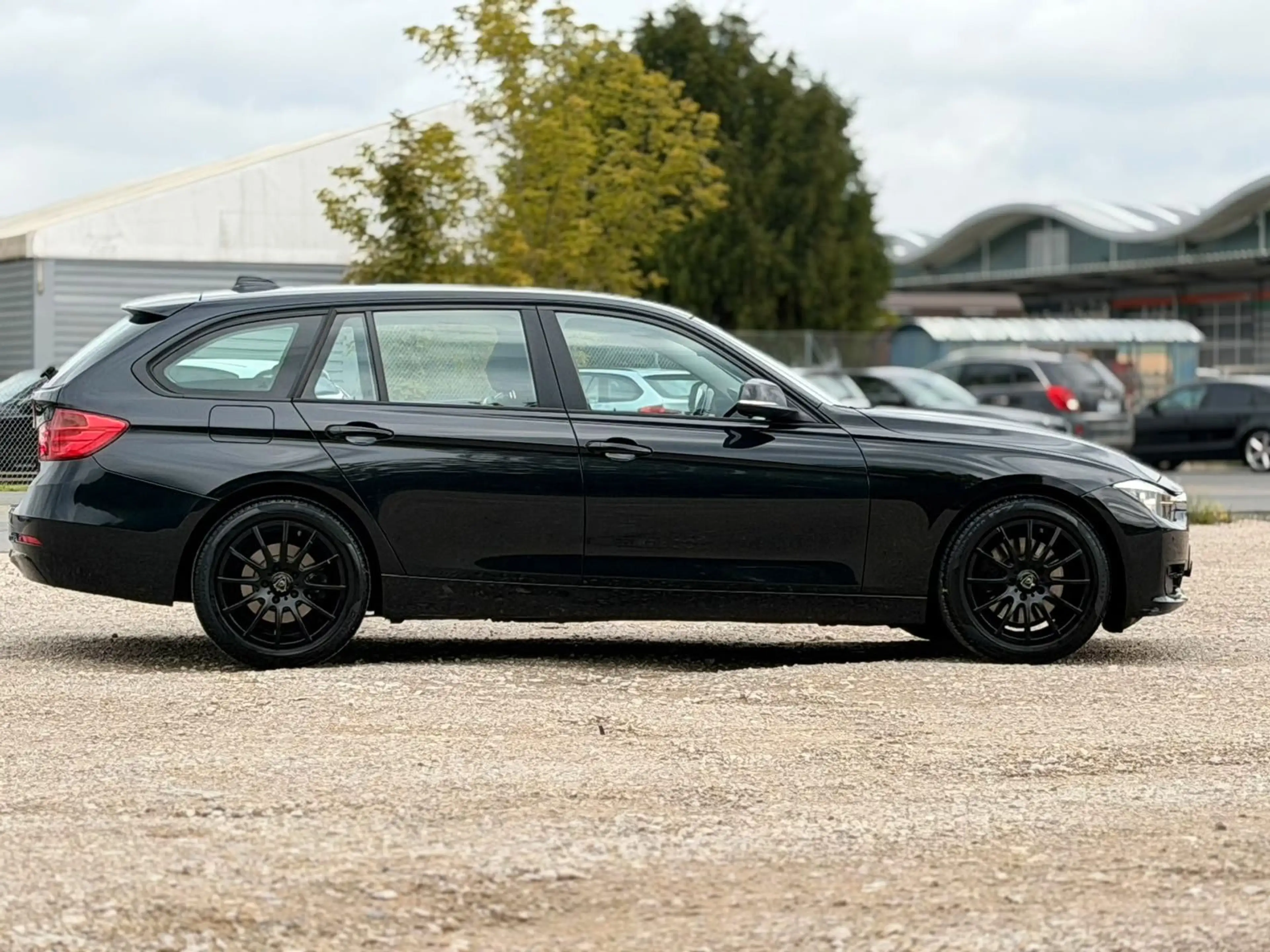 BMW 325 d Touring Sportpaket* 8 Fach* — photo 8
