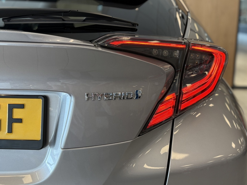 Toyota C-HR 1.8 Hybrid Executive — photo 11