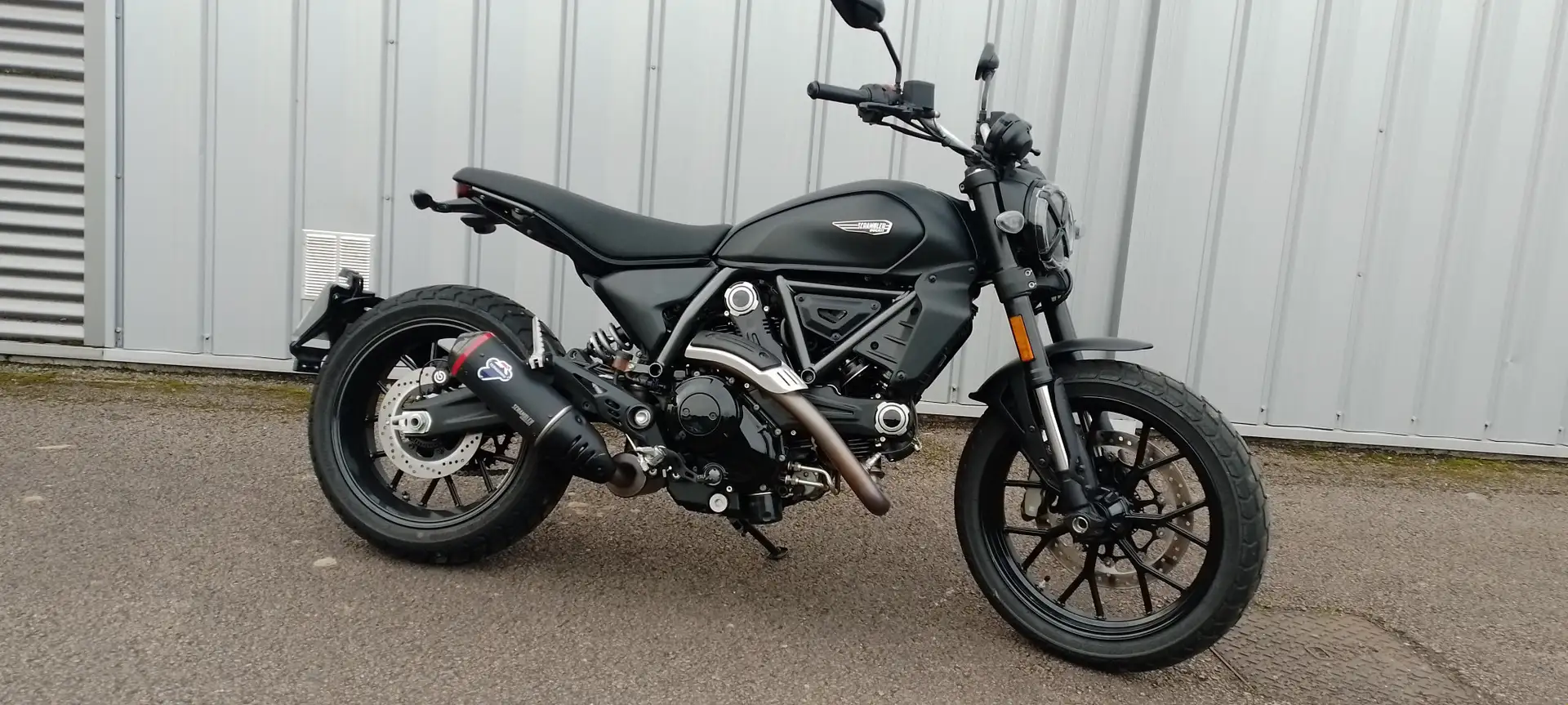 Ducati Scrambler Zwart - 1