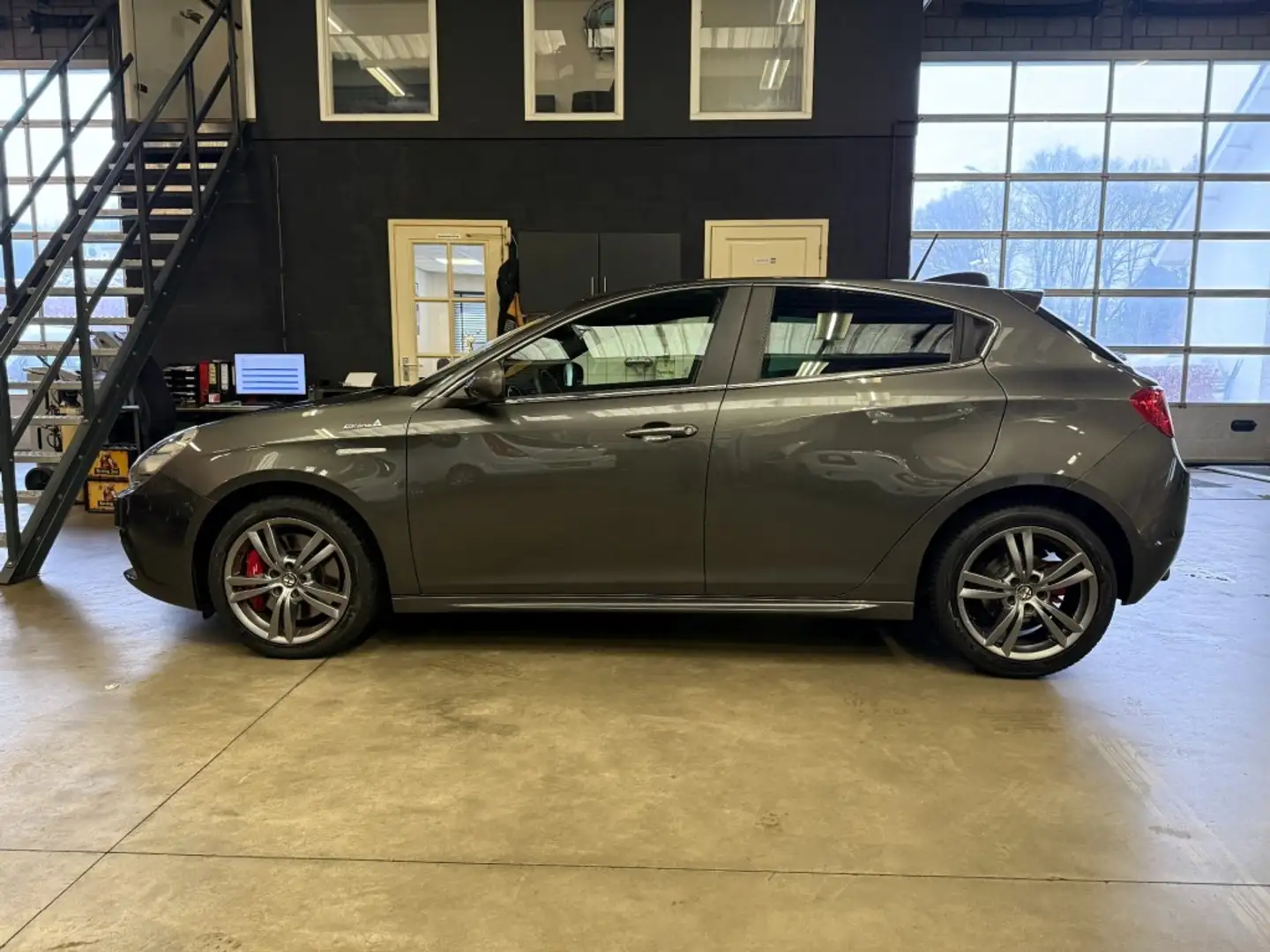 Alfa Romeo Giulietta 1.4 T 170pk Quadrifoglio Verde Line,Bose,Stoelverw Grau - 2