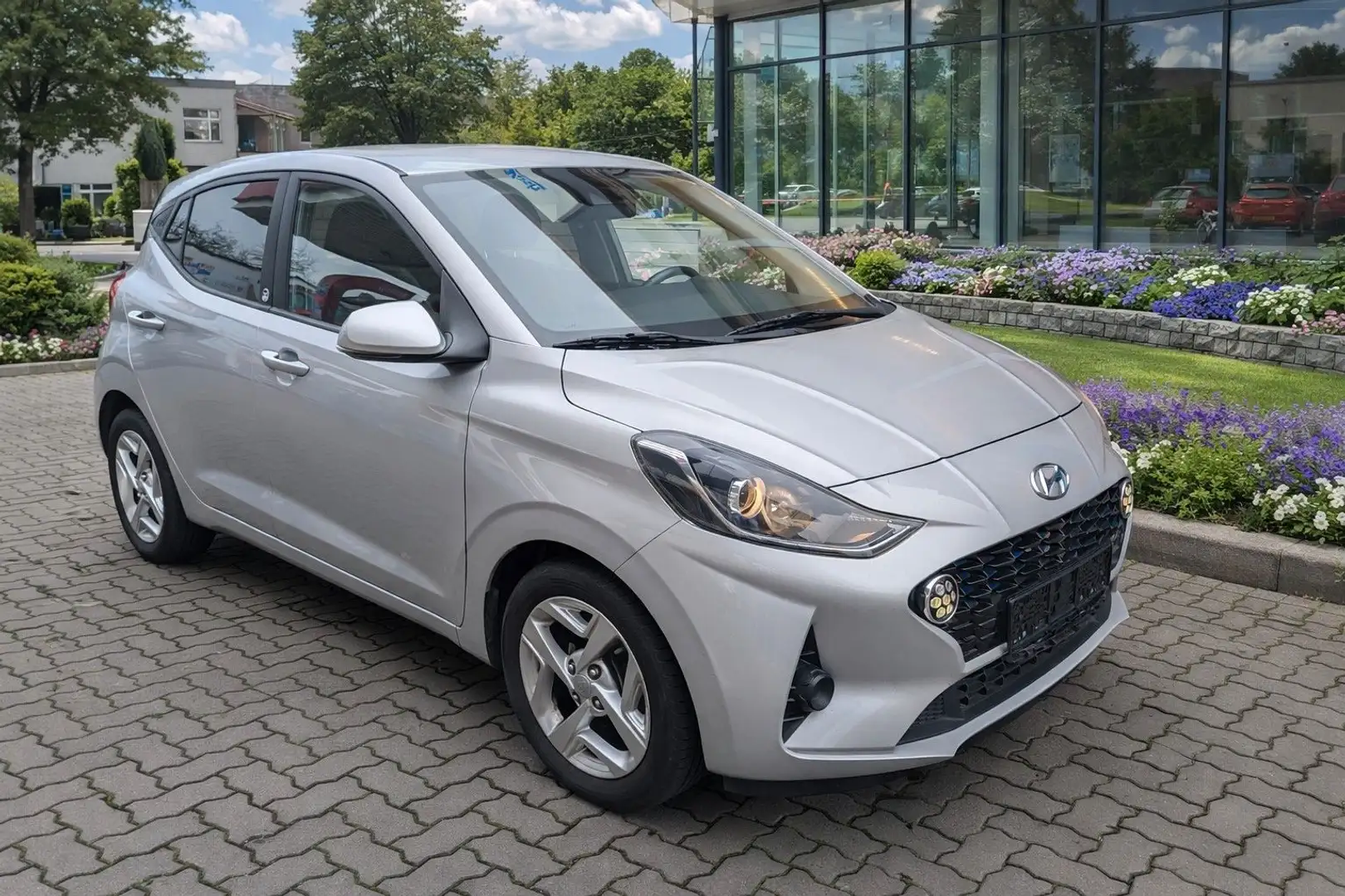 Hyundai i10 Edition 30 Silber - 1