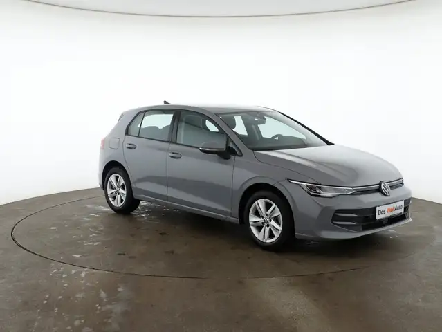 Volkswagen Golf view 3