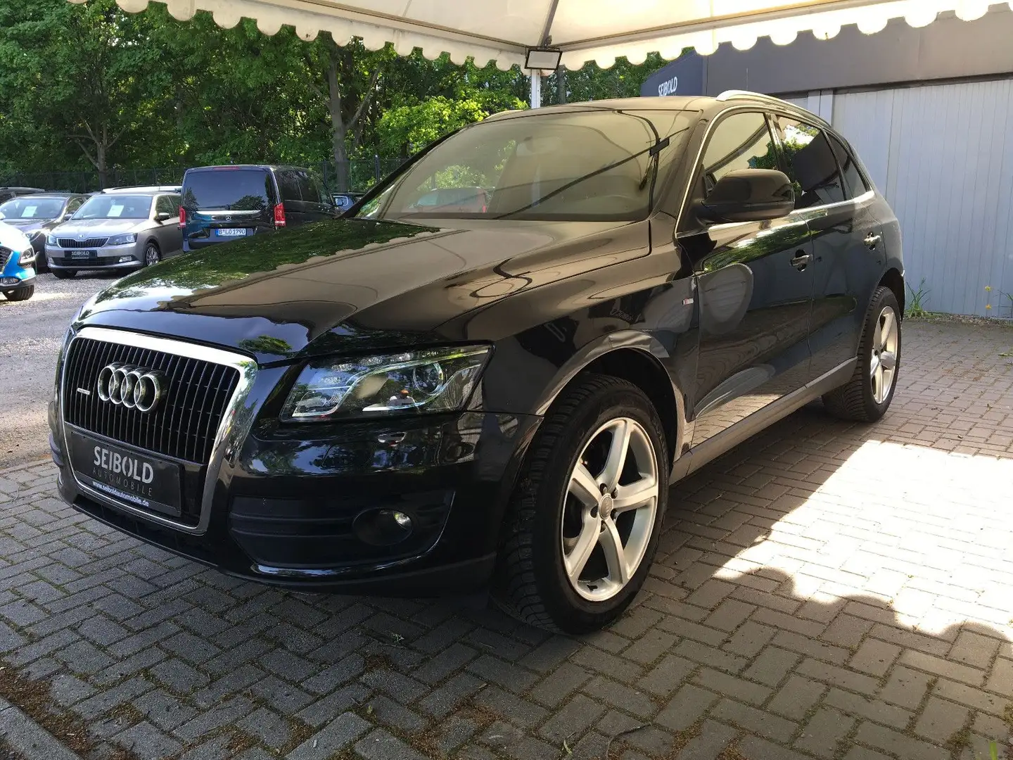 Audi Q5 3.0 TDI  quattro Autom/MMI/Klimatr/Xenon/AHK Zwart - 1