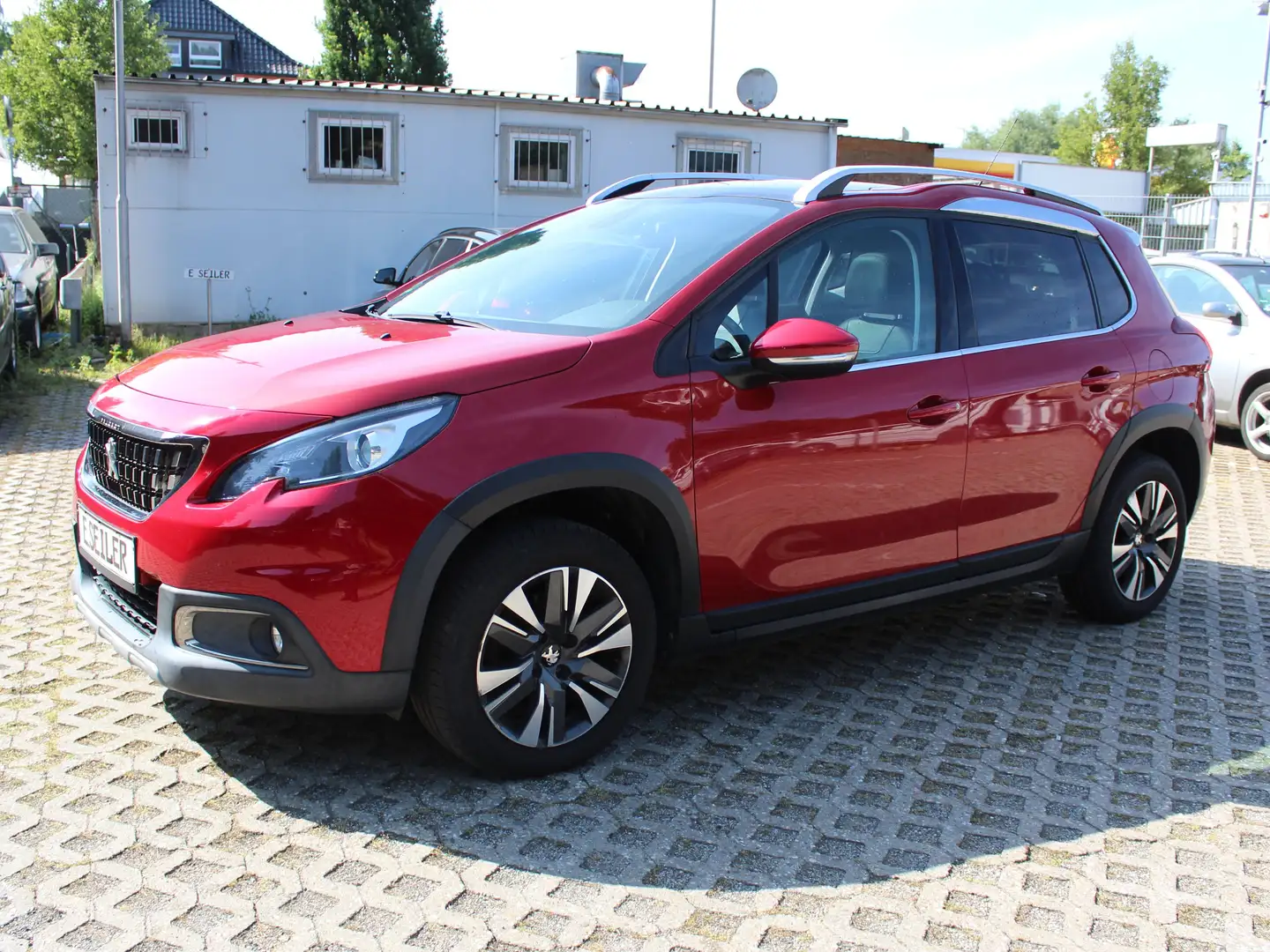 Peugeot 2008 2008 1,2i Pure/AUT/VOLLLEDER/NAVI/SITZHEIZ/PANO Rot - 1