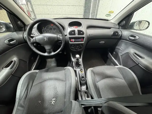 Peugeot 206 view 10