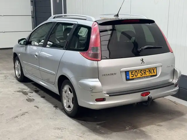 Peugeot 206 view 7