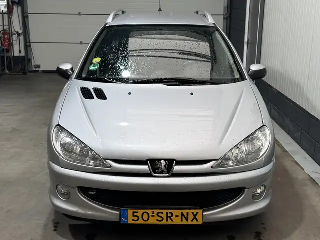 Peugeot 206 view 2