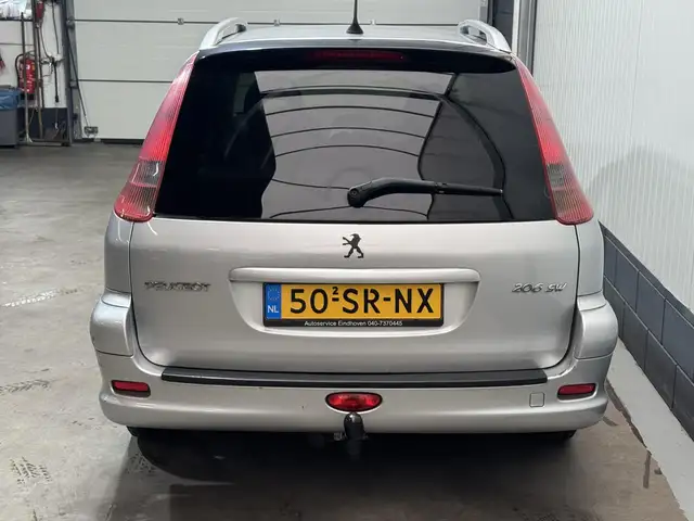 Peugeot 206 view 6
