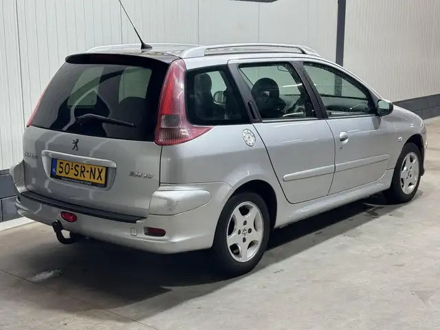 Peugeot 206 view 5