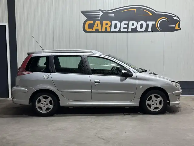 Peugeot 206 view 4