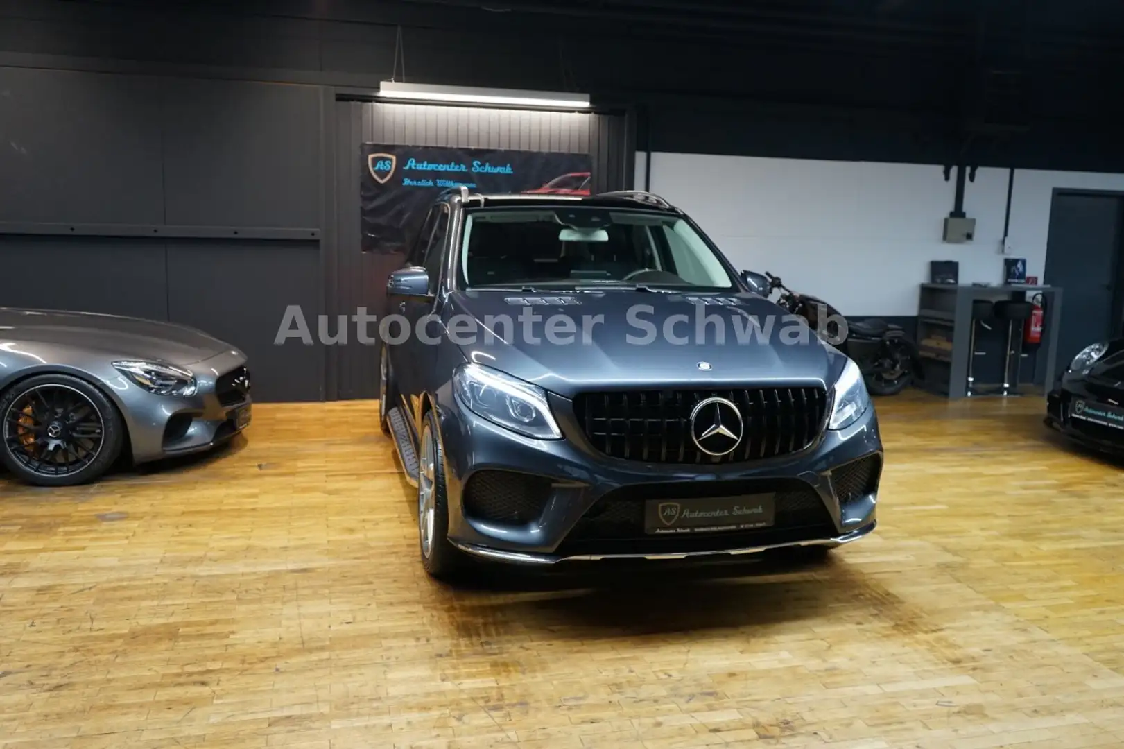 Mercedes-Benz GLE 500 4Matic-AMG PAKET-PANO-A H K-DESiGNO Сірий - 1