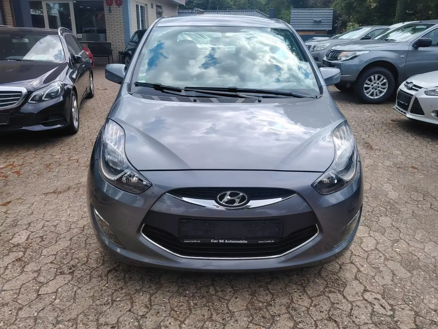 Hyundai iX20 1.4 / Klimaautomatik / Grau - 2