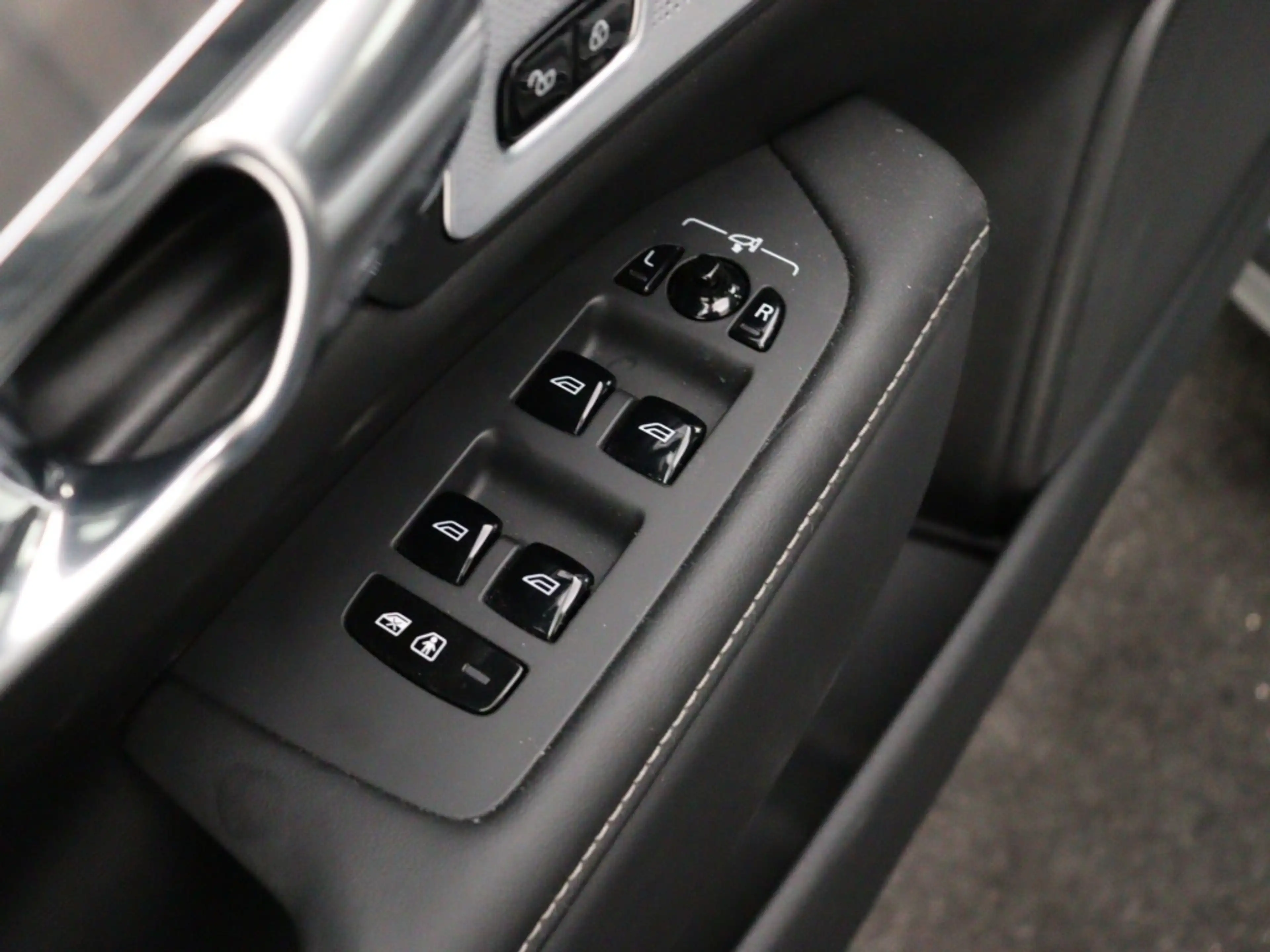 Volvo V90 T8 PLUG-IN HYBRID ULTRA EXECUTIVE EDITION BOWERS&W — photo 12