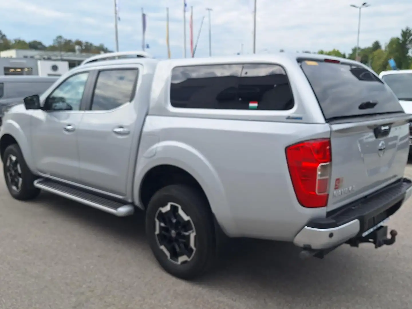 Nissan NP300 Tekna Double Cab 4x4 Silber - 2