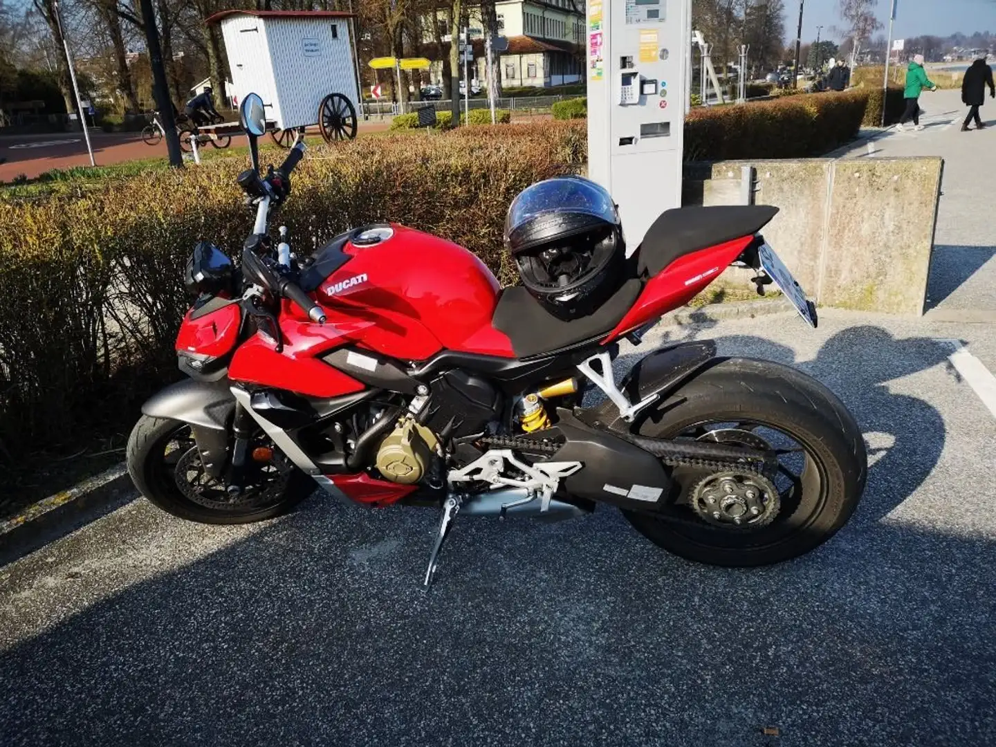 Ducati Streetfighter v4 Rot - 1
