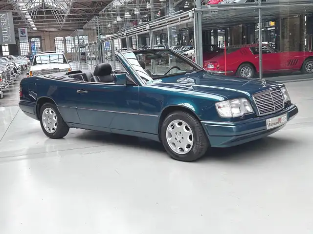 Mercedes-Benz E view 4