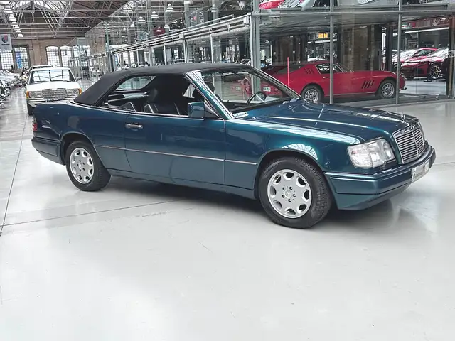 Mercedes-Benz E view 11