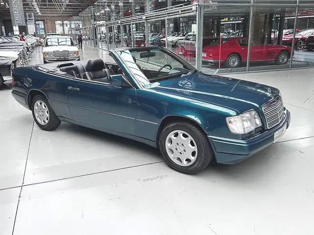 Mercedes-Benz E view 5