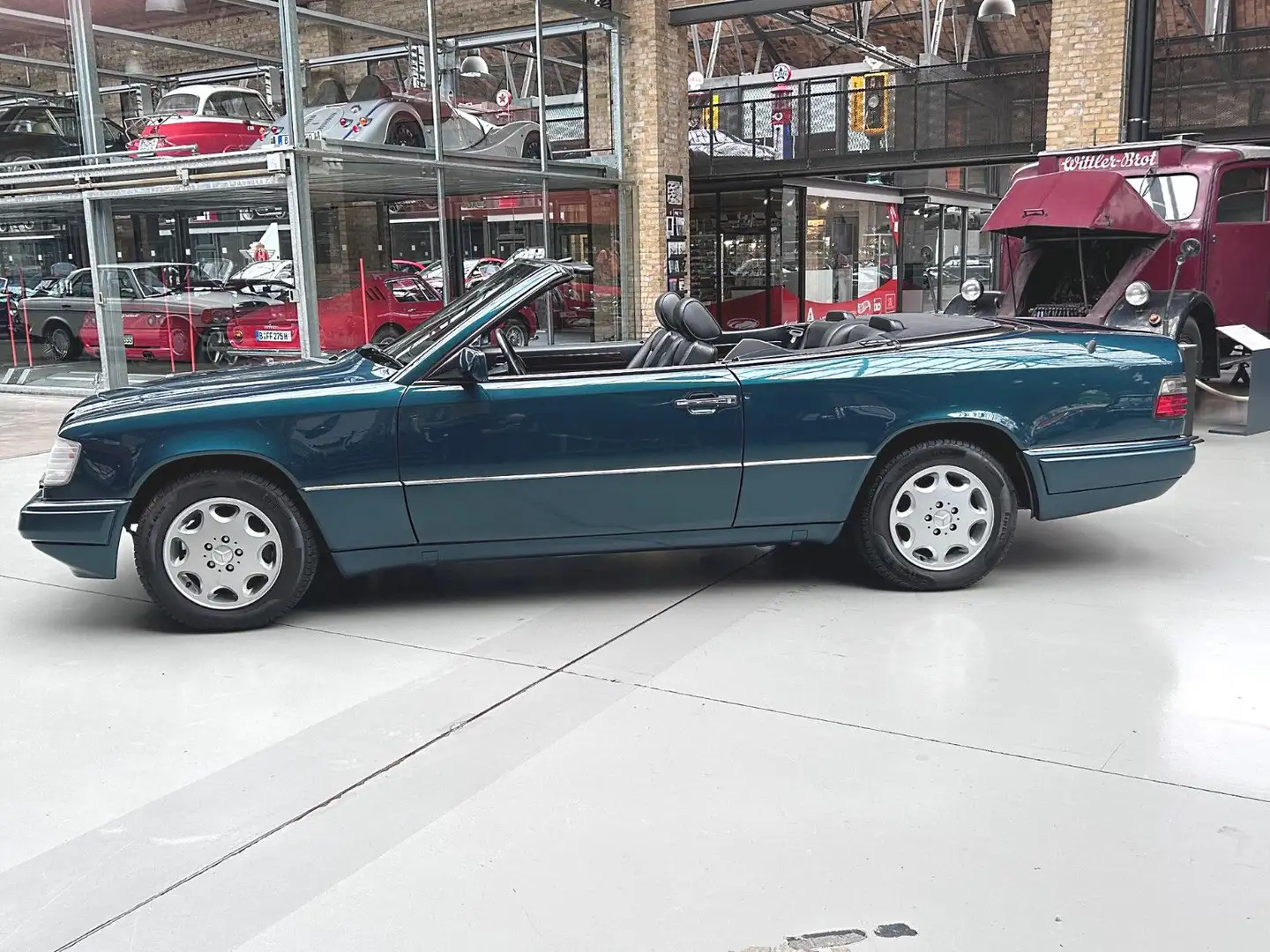 Mercedes-Benz E 200 Cabrio, Top aus 3.Hand! Grün - 2