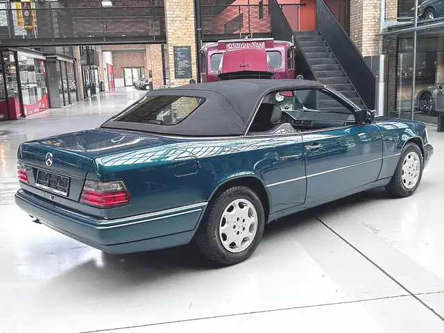 Mercedes-Benz E view 9