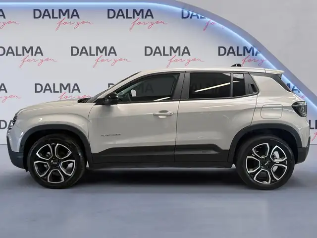 Jeep Avenger view 2