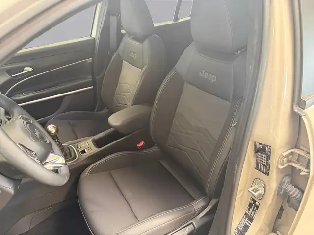 Jeep Avenger view 10