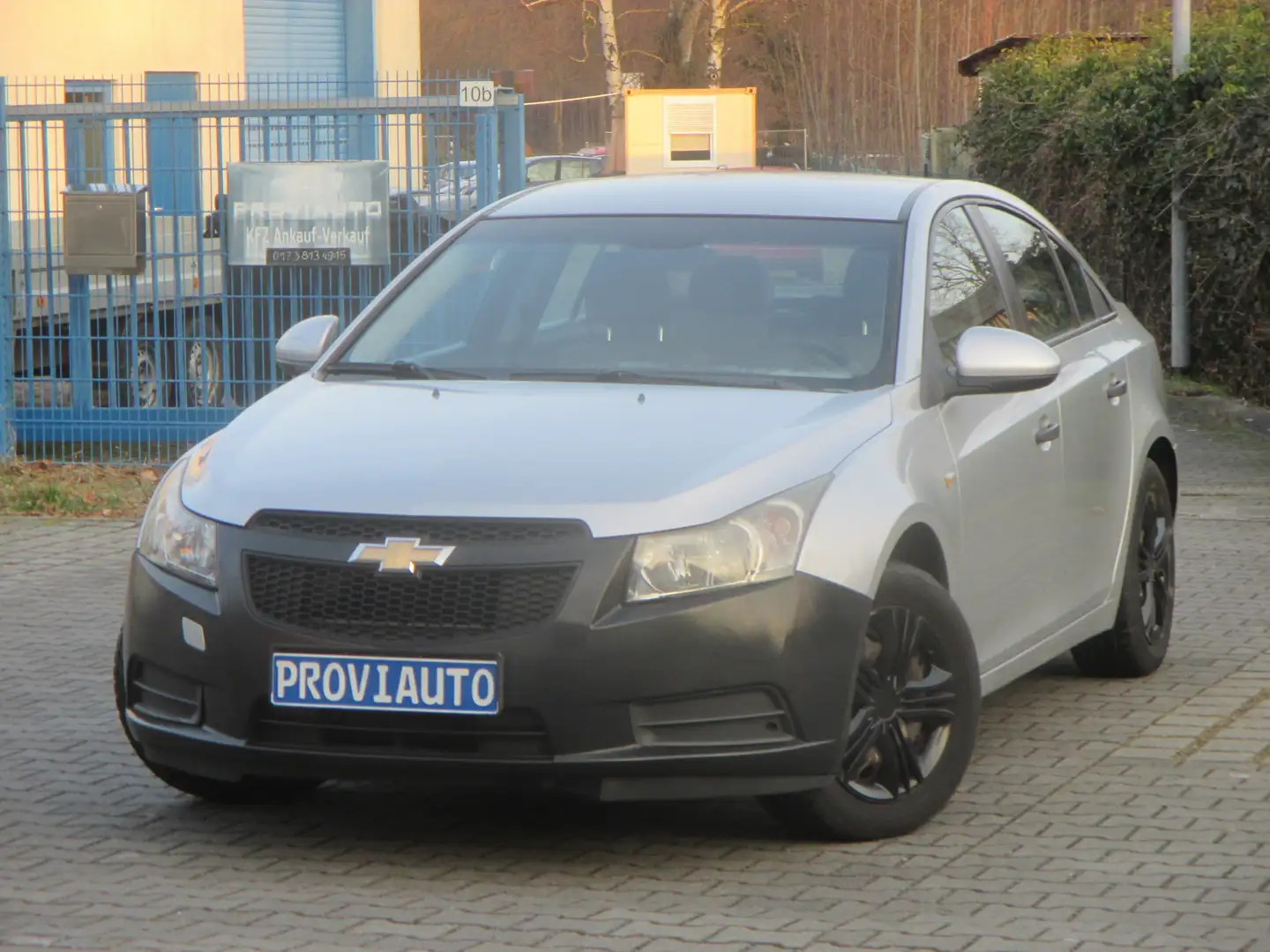 Chevrolet Cruze 1.6 Basis Srebrny - 1
