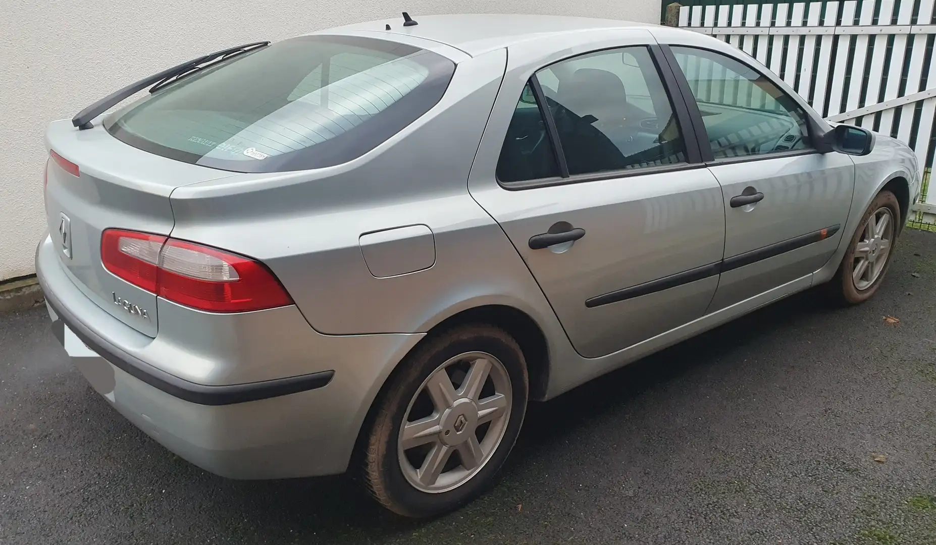 Renault Laguna 1.9 DCI - 100 Authentique Gris - 2