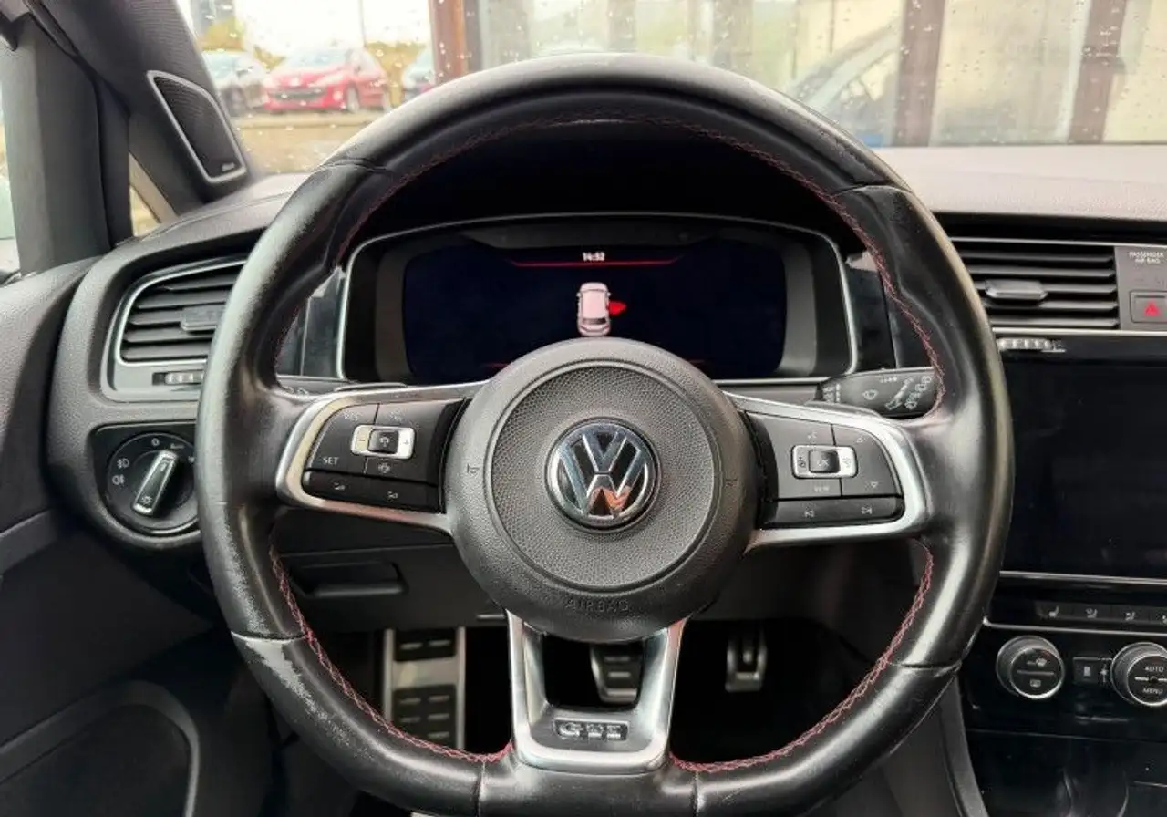 Volkswagen Golf GTI — photo 6