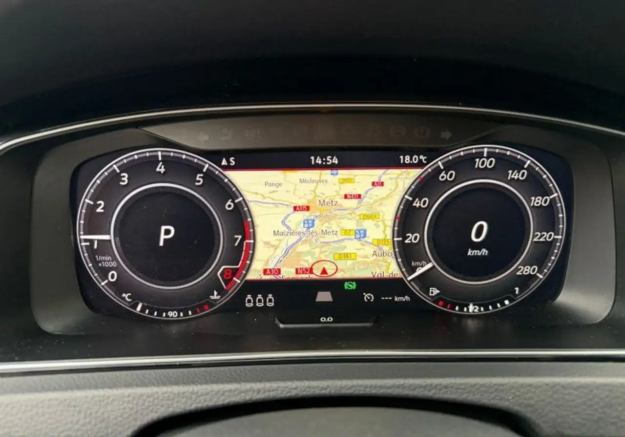 Volkswagen Golf GTI — photo 15