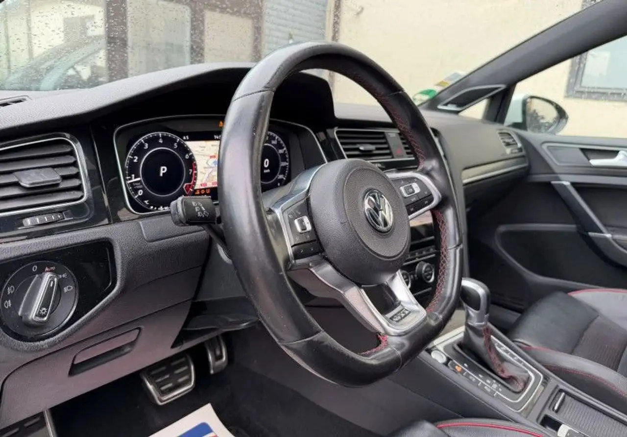 Volkswagen Golf GTI — photo 8
