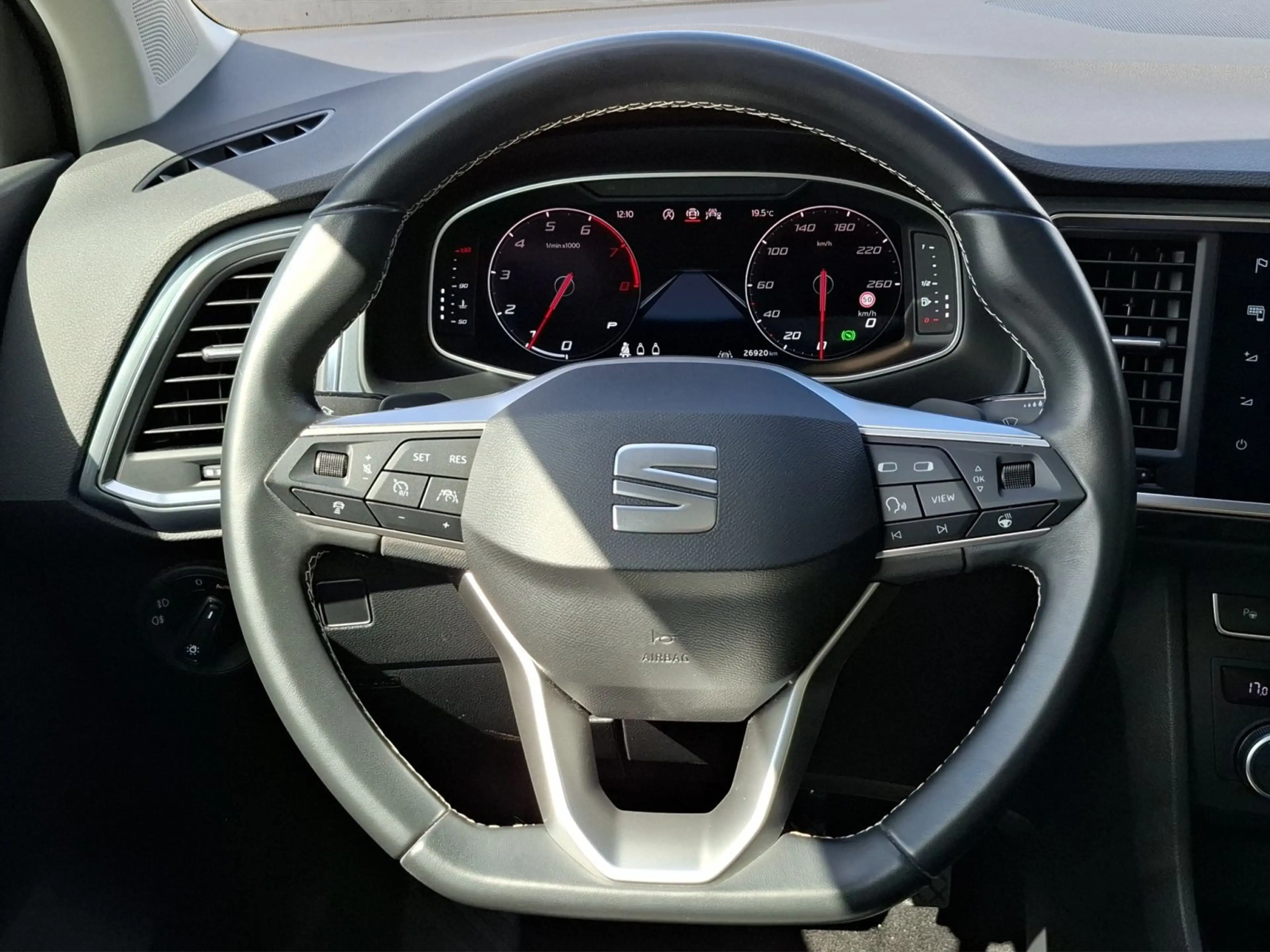 SEAT Ateca Style 1.5 TSI DSG, Allwetterreifen, Navi — photo 10