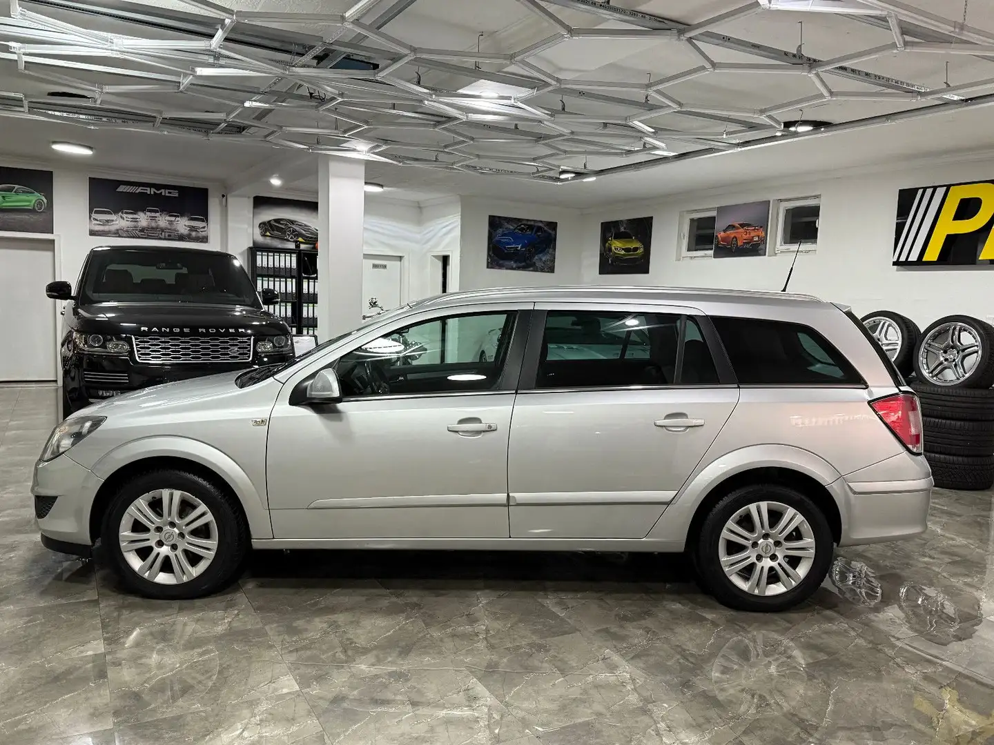 Opel Astra H 1.8 Caravan Innovation / Xenon Tempomat Silber - 2