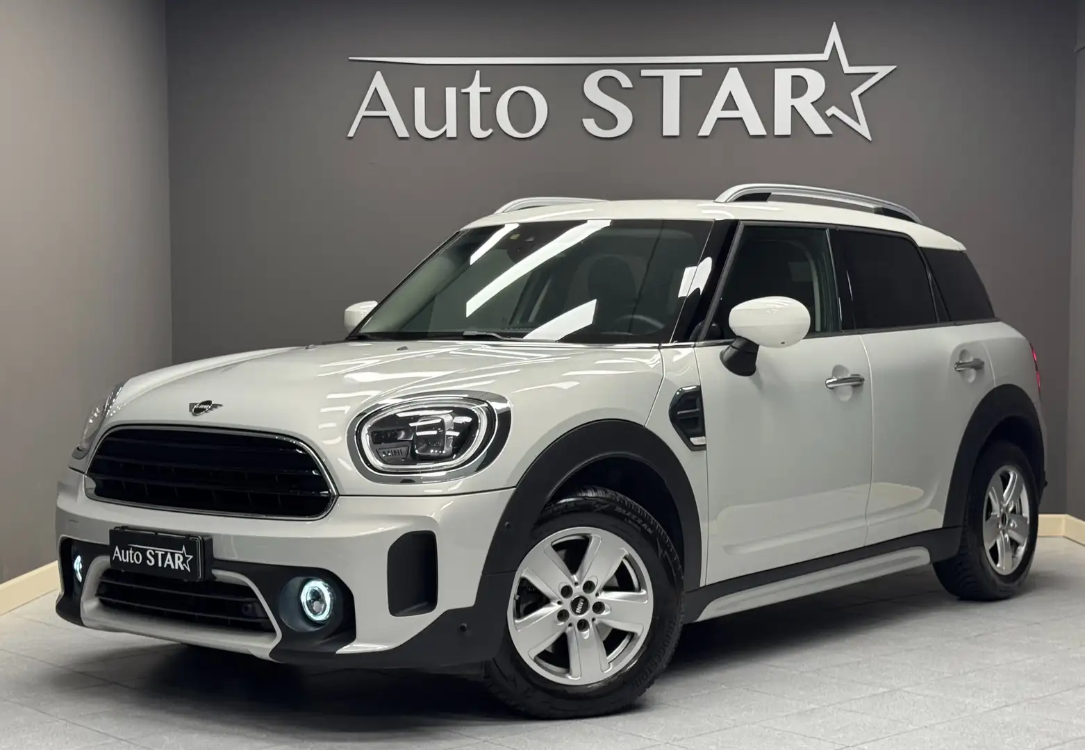 MINI Cooper Countryman Mini Countryman 1.5 Essential GARANZIA MINI 08/26 Bílá - 1
