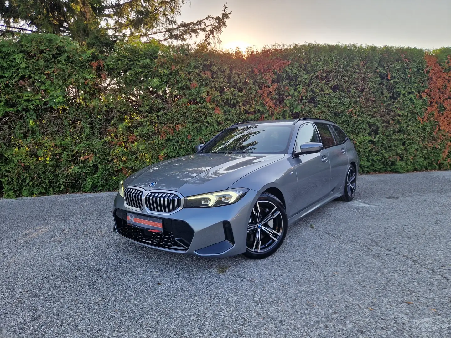 BMW 330 330 i M Sport Grau - 2