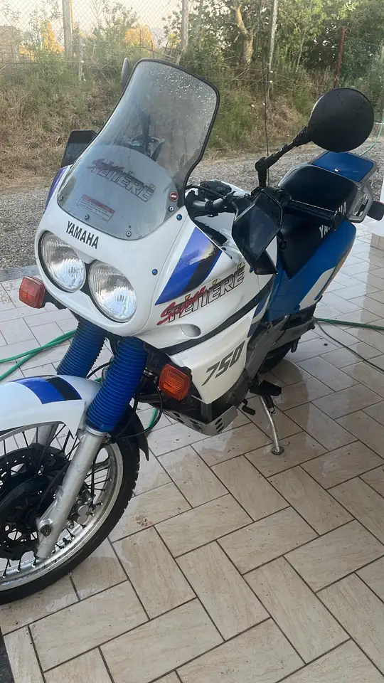 Yamaha XTZ 750