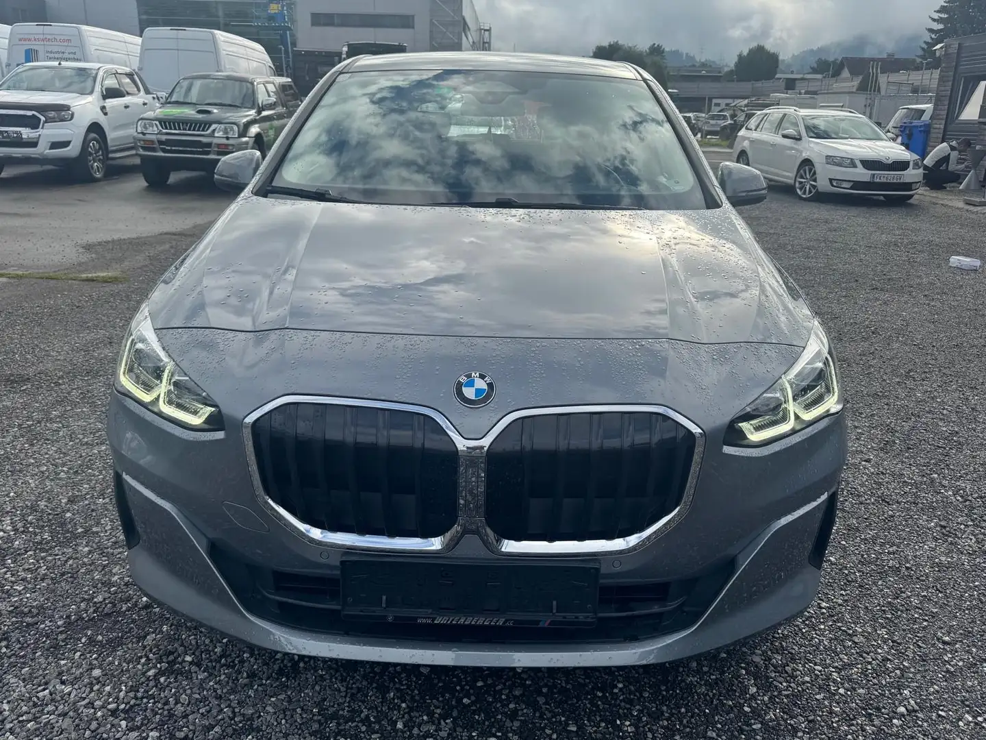 BMW 218 218d Active Tourer Aut. Grau - 2