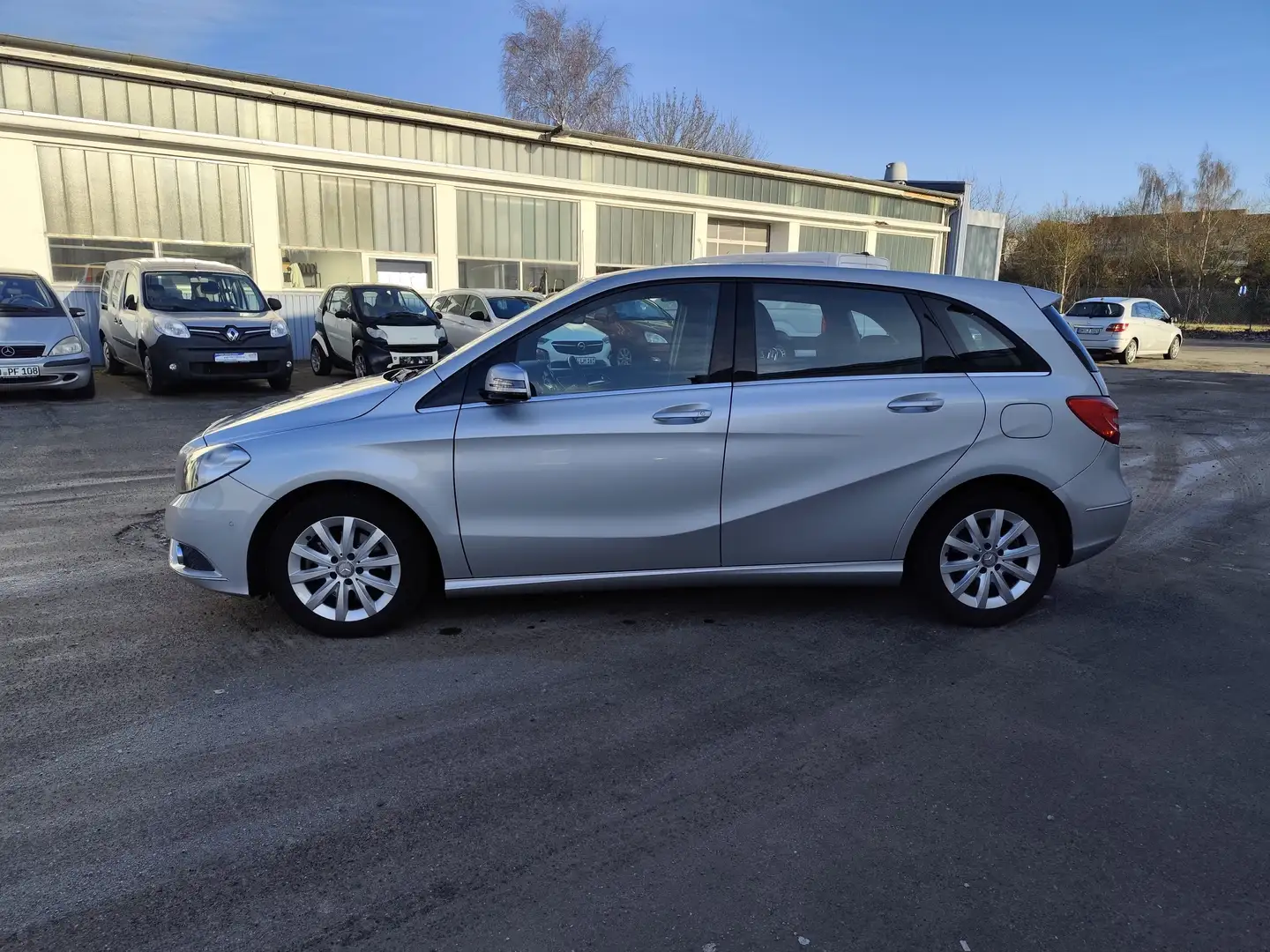 Mercedes-Benz B 200 BlueEfficiency Automatik/AHK/Klima/Scheckheft Silber - 2