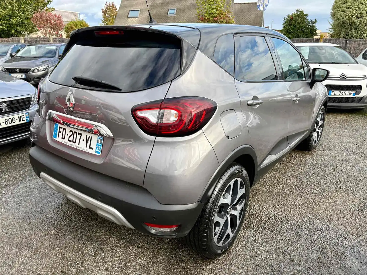 Renault Captur — photo 4