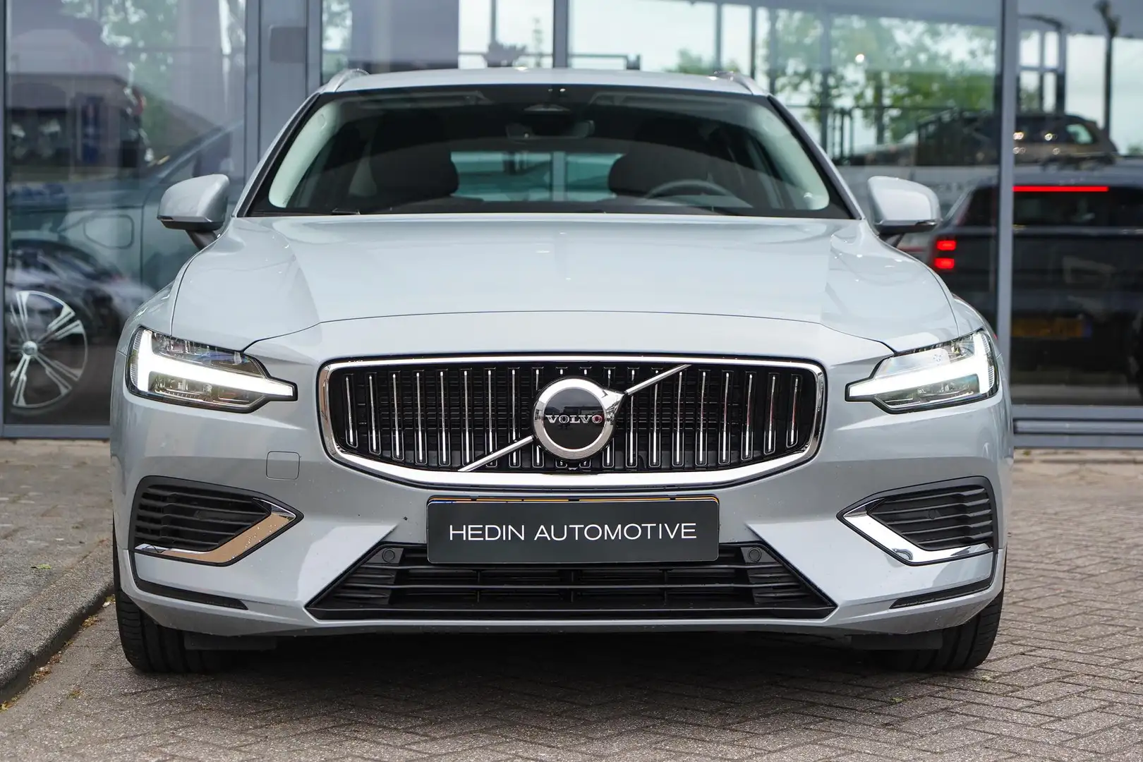 Volvo V60 2.0 T6 Plug-in hybrid AWD Essential Edition | Long Grigio - 2