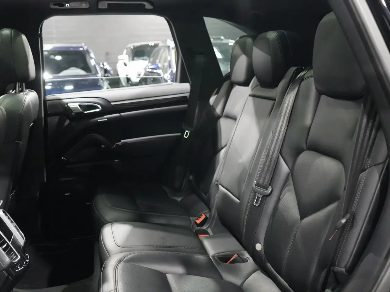 Porsche Cayenne снимка Porsche Cayenne