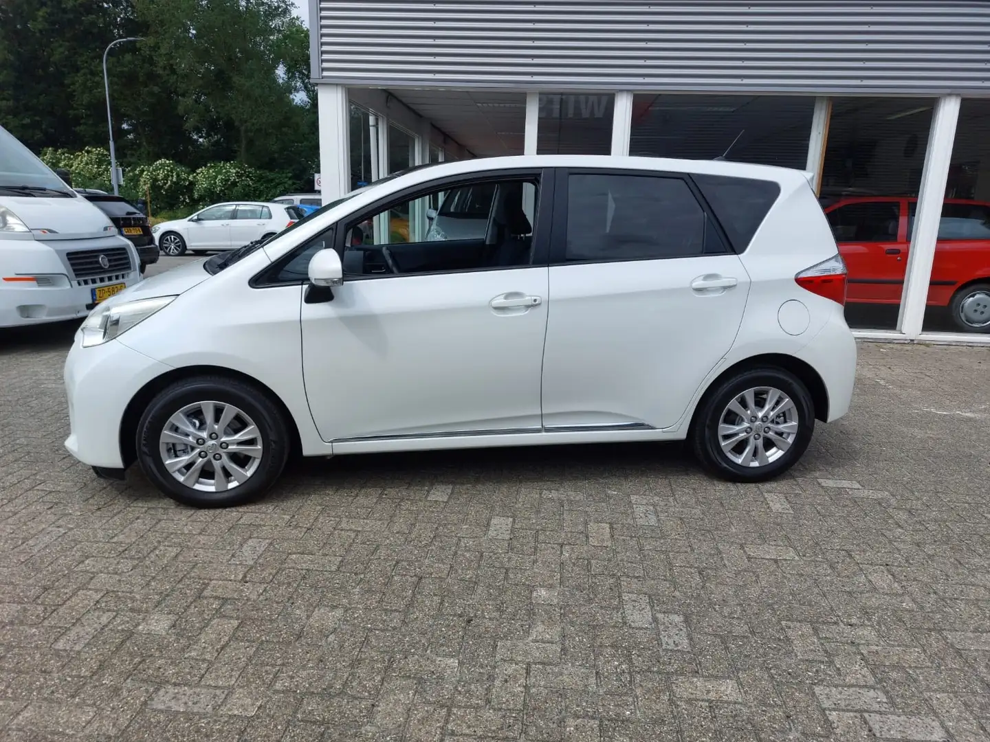 Toyota Verso-S 1.3 VVT-i Aspiration Alb - 2